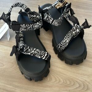 Women’s platform sandals. NWT. Arizona Love Trekky.